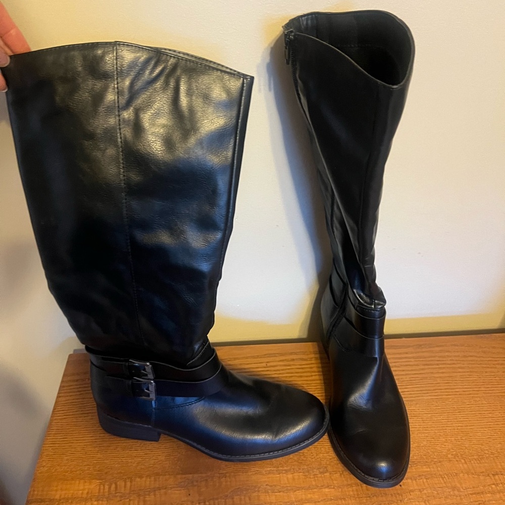 Black knee high boots size 9.5. Like new